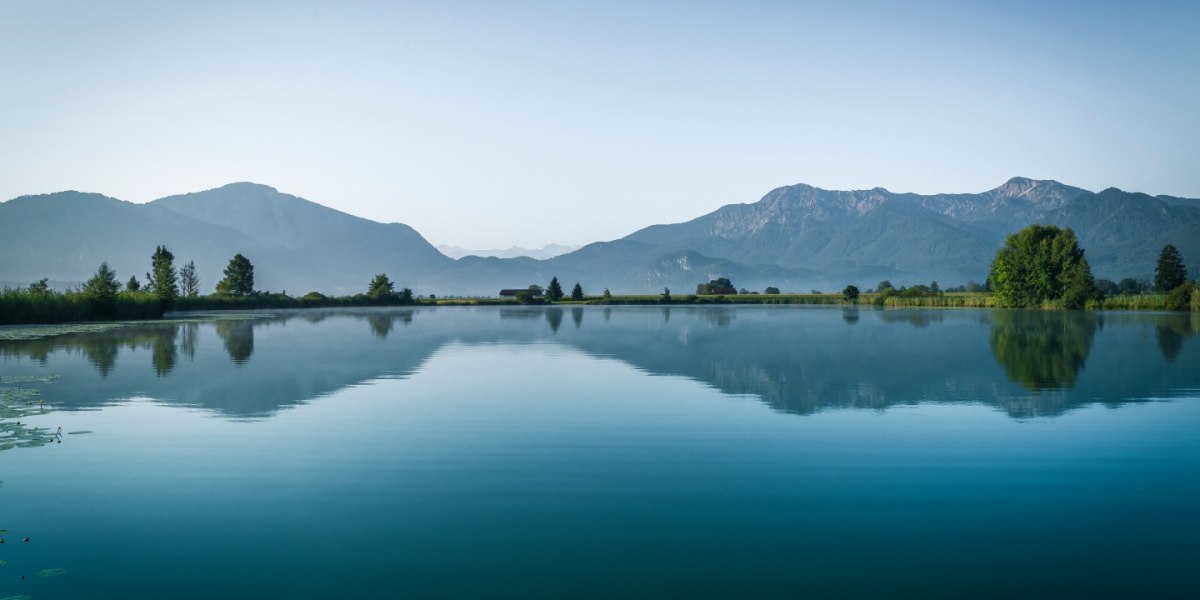 Eichsee zwischen Schlehdorf und Großweil mit Blick auf Jochberg, Herzogstand und Heimgarten, © Tölzer Land Tourismus Eichsee zwischen Schlehdorf und Großweil mit Blick auf Jochberg, Herzogstand und Heimgarten, © Tölzer Land Tourismus