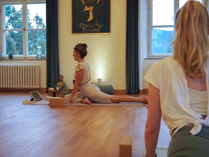 Yogakurs Salon de Shakti im Cohaus Kloster Schlehdorf, &copy; Salon de Shakti